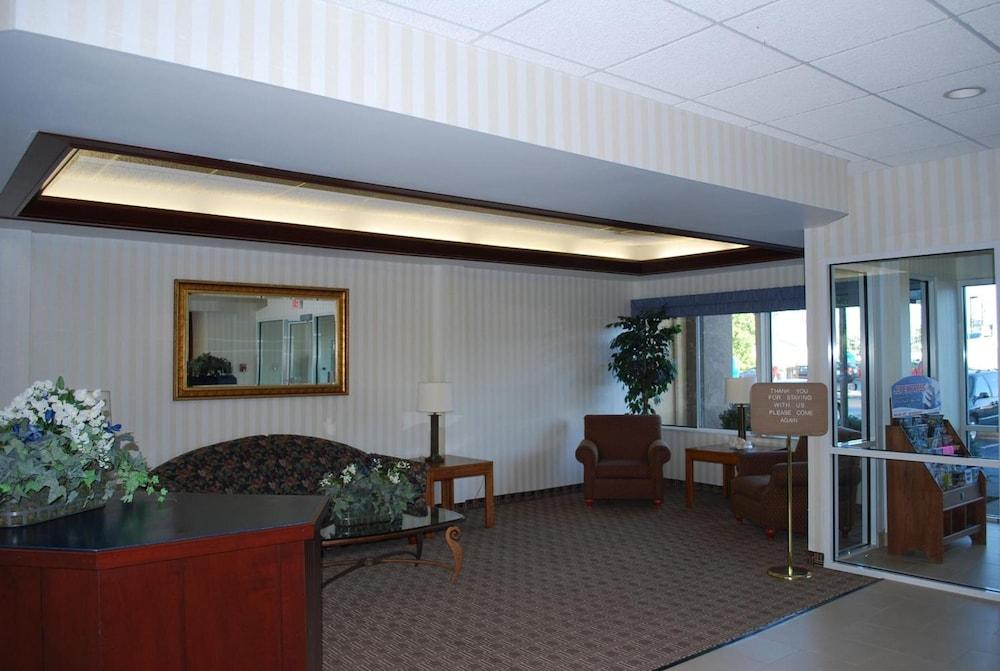 Clinton Inn And Suites