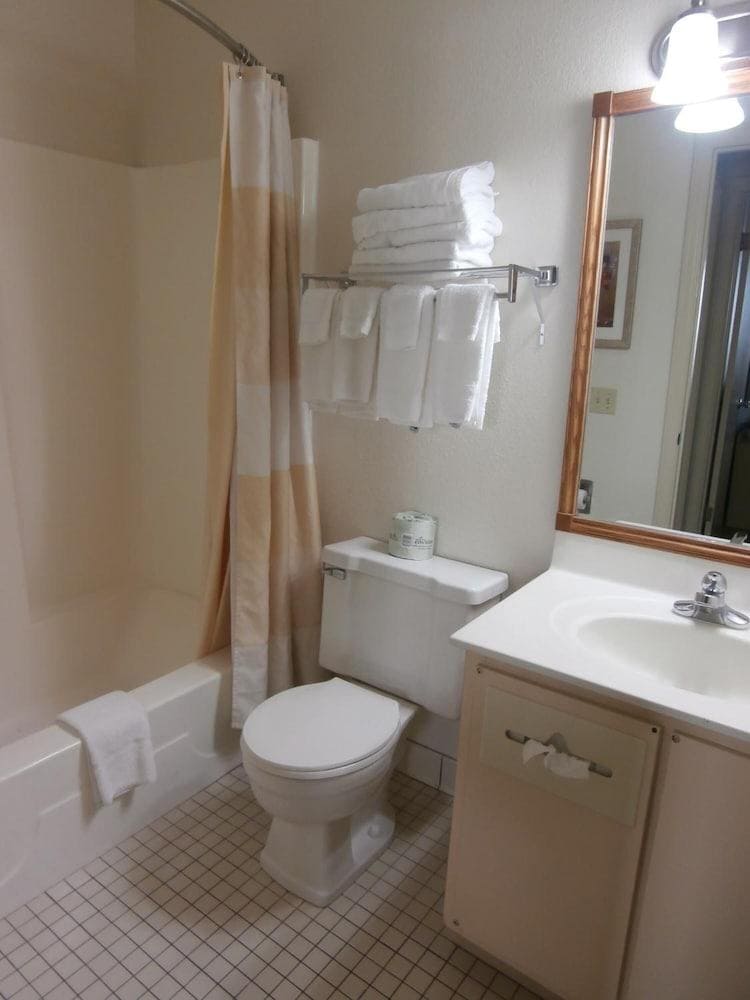 Clinton Inn And Suites