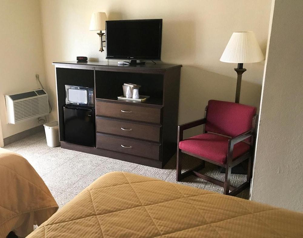 Clinton Inn And Suites
