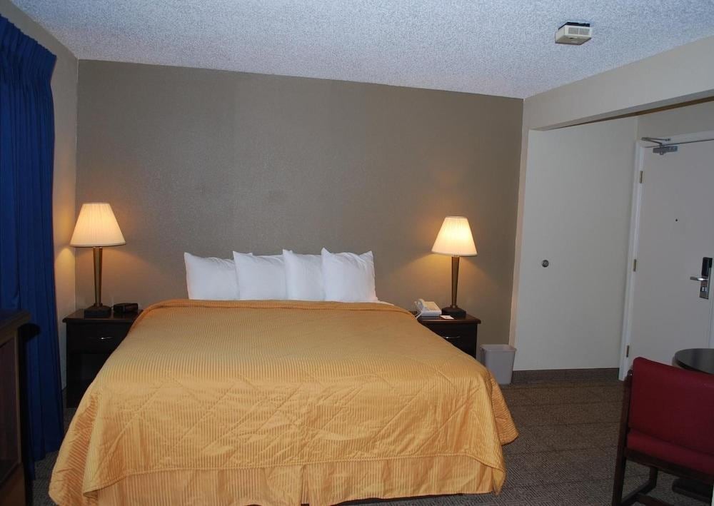 Clinton Inn And Suites