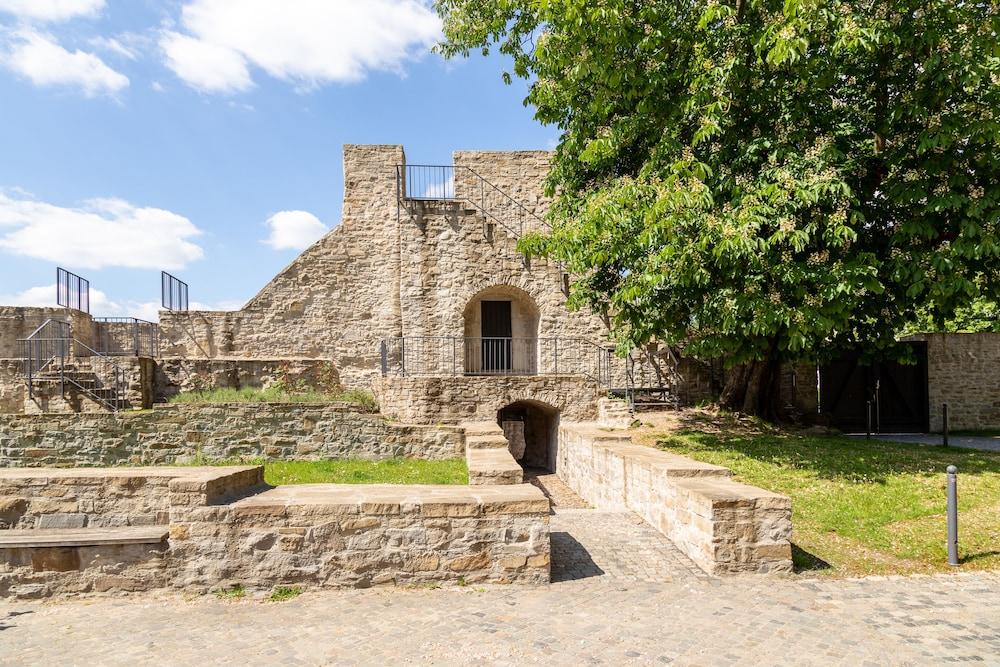 Am Schloss Broich