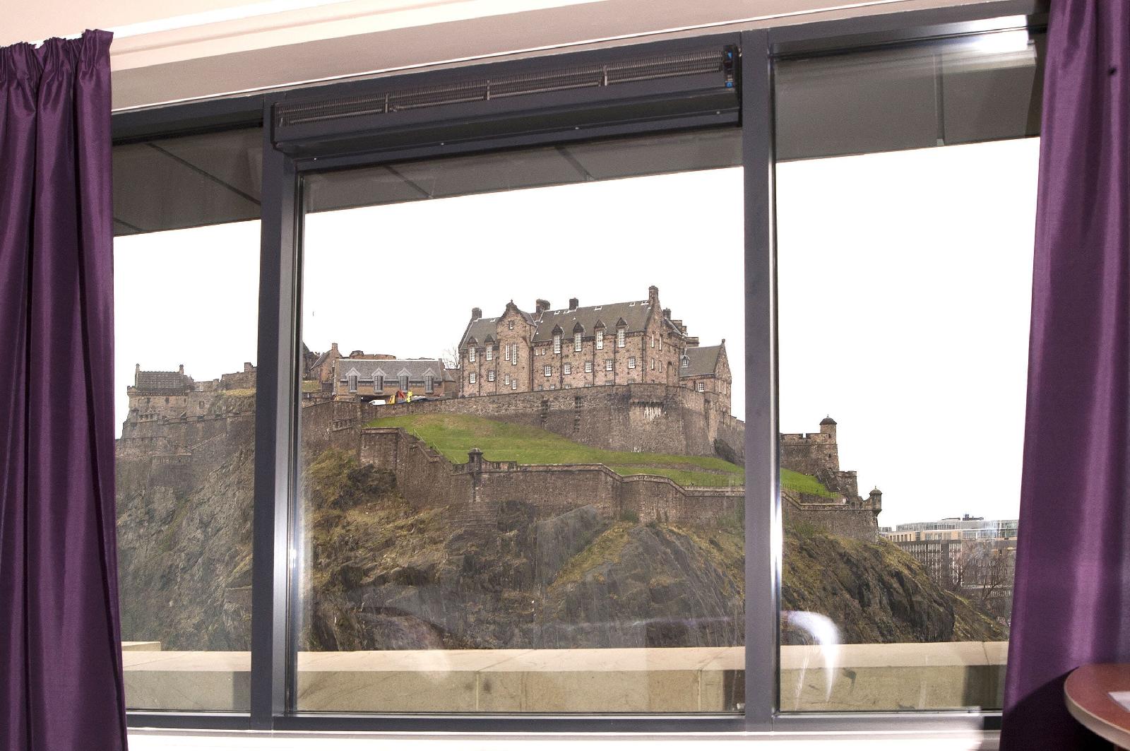 Premier Inn Edinburgh City Centre