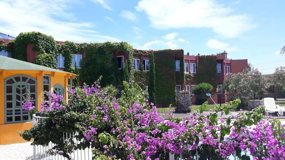 Hotel Tropic