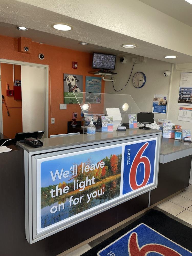 Motel 6