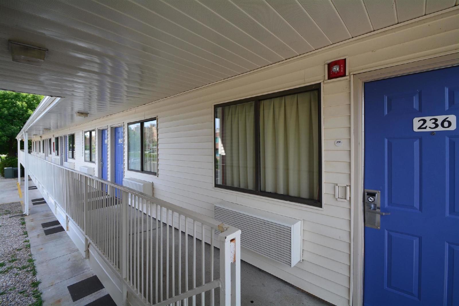 Motel 6