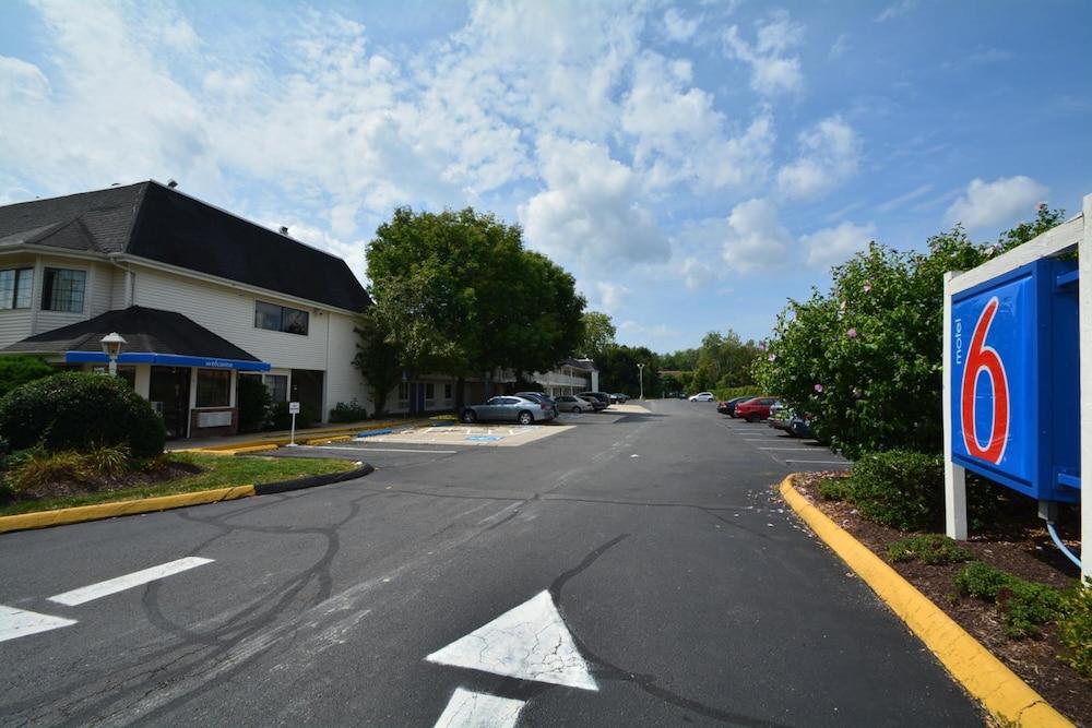 Motel 6