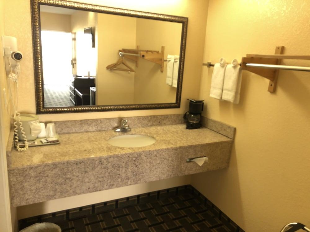 Homegate Inn & Suites