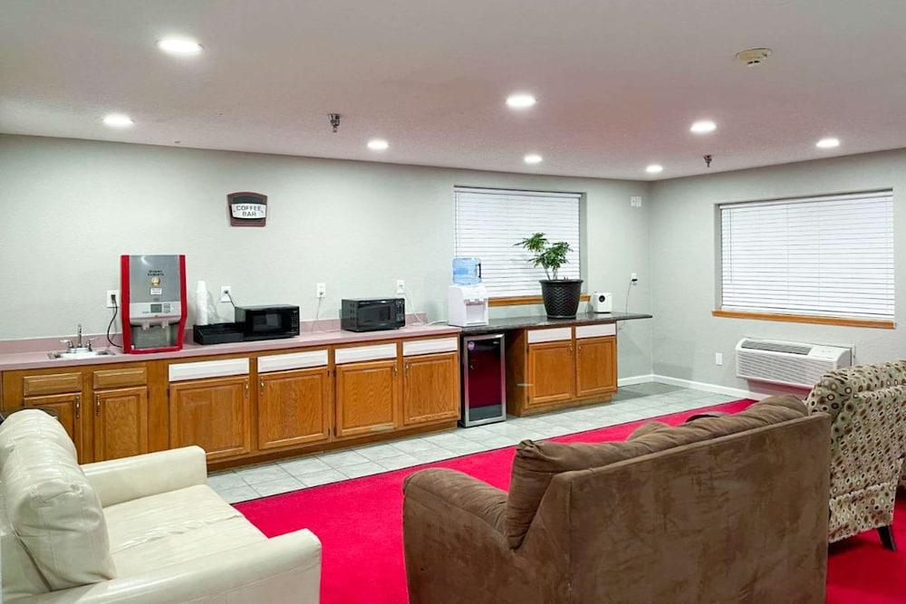 Rodeway Inn & Suites North Sioux City I-29