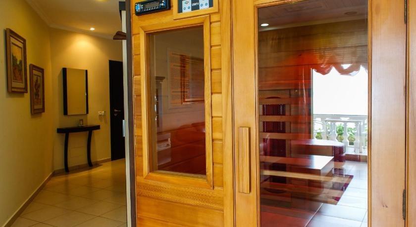 Liro Hotel