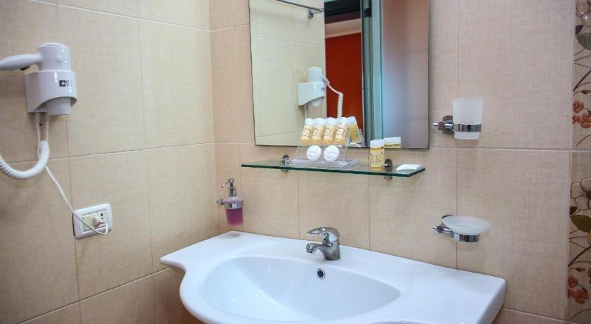 Liro Hotel