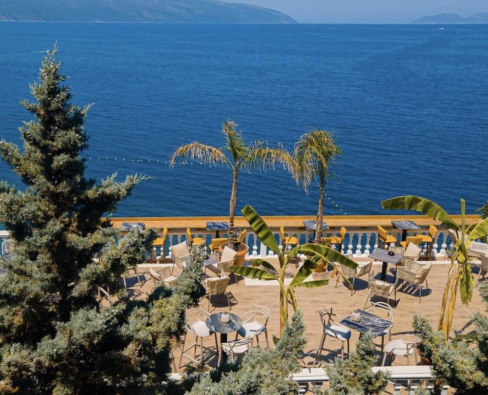 Liro Hotel