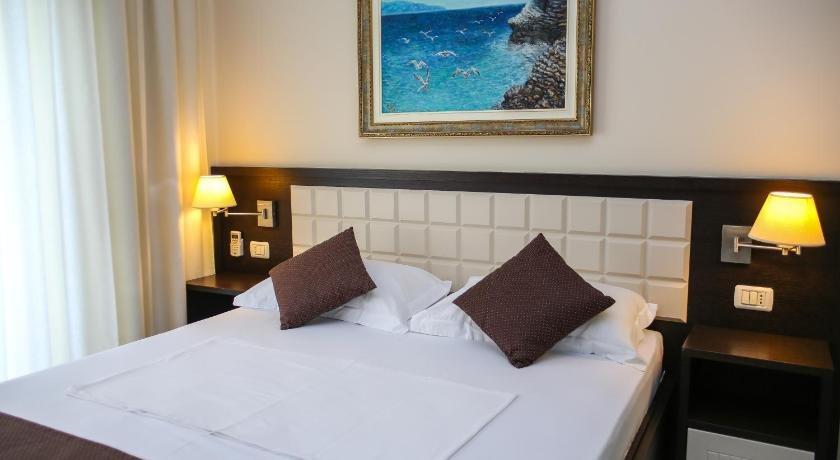 Liro Hotel
