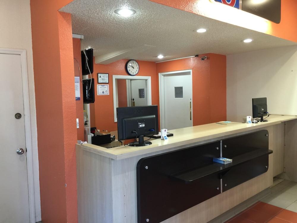 Motel 6 Raleigh Southwest Cary