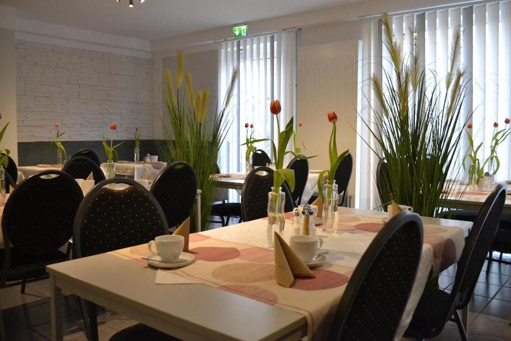 Hotel-Cafe-Galerie
