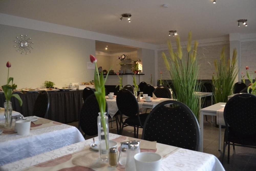 Hotel-Cafe-Galerie