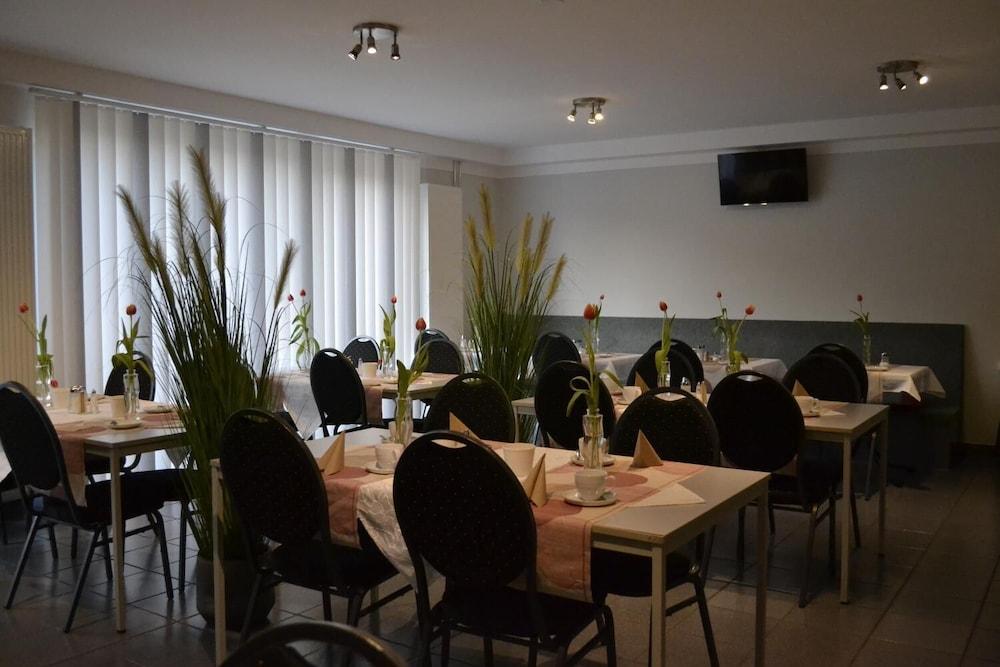 Hotel-Cafe-Galerie