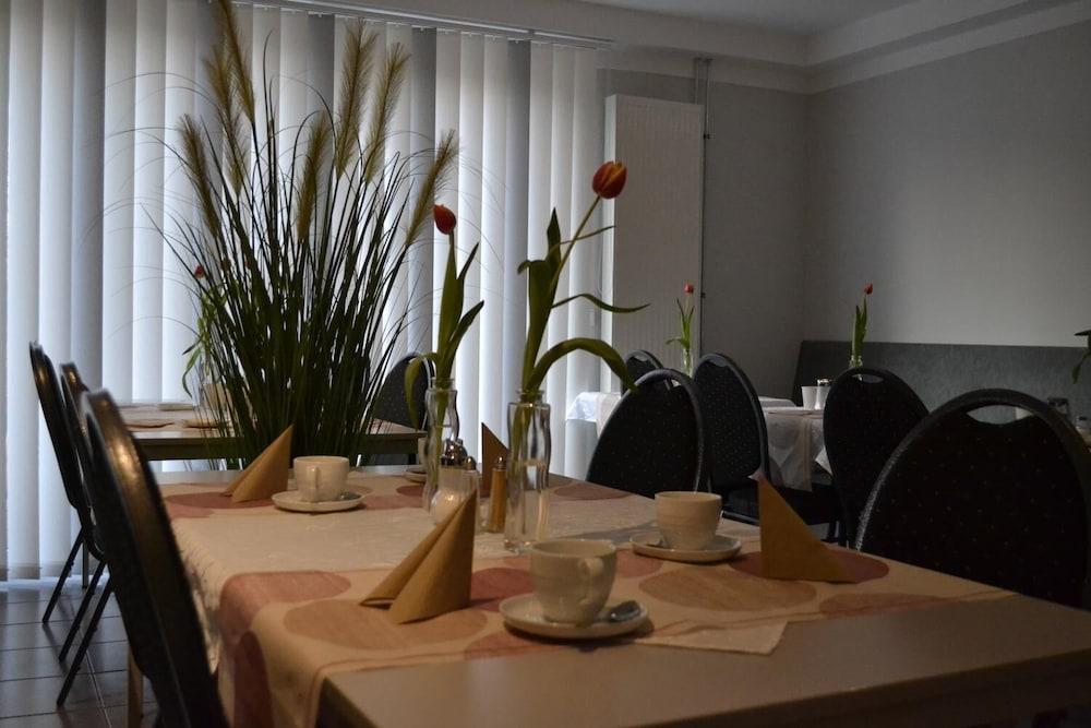 Hotel-Cafe-Galerie
