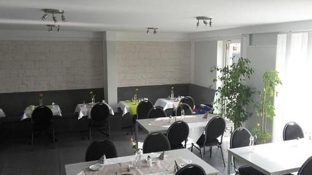 Hotel-Cafe-Galerie