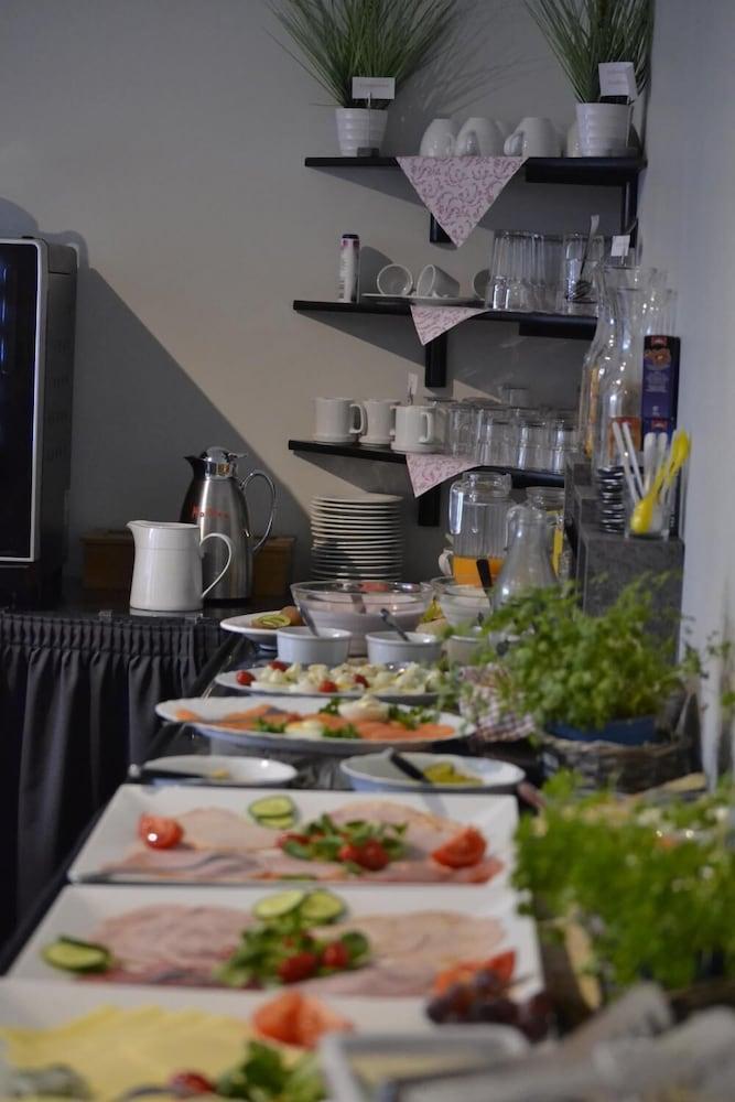 Hotel-Cafe-Galerie