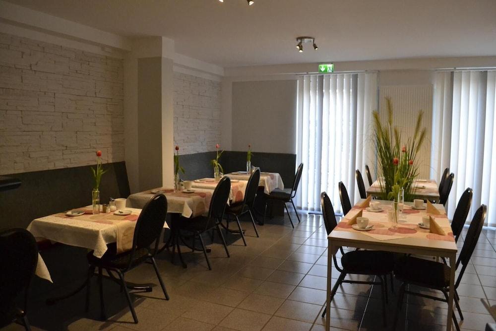 Hotel-Cafe-Galerie