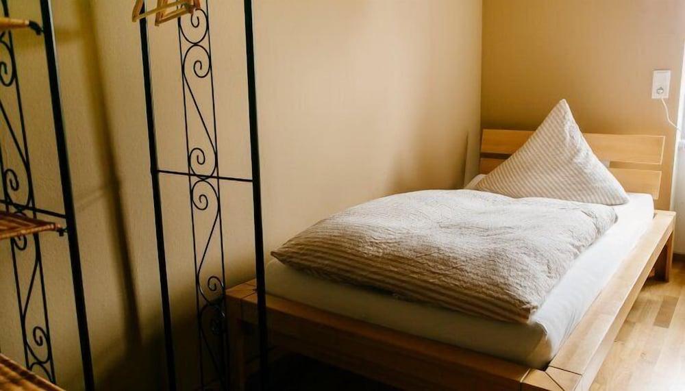 Landhotel Airport-Inn