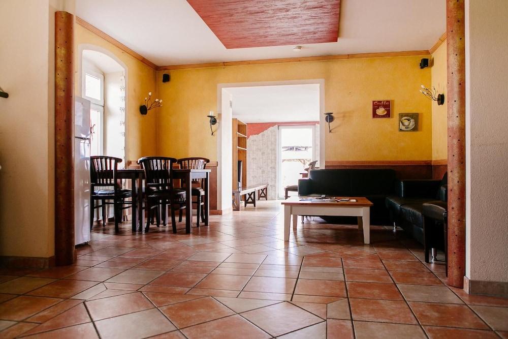 Landhotel Airport-Inn