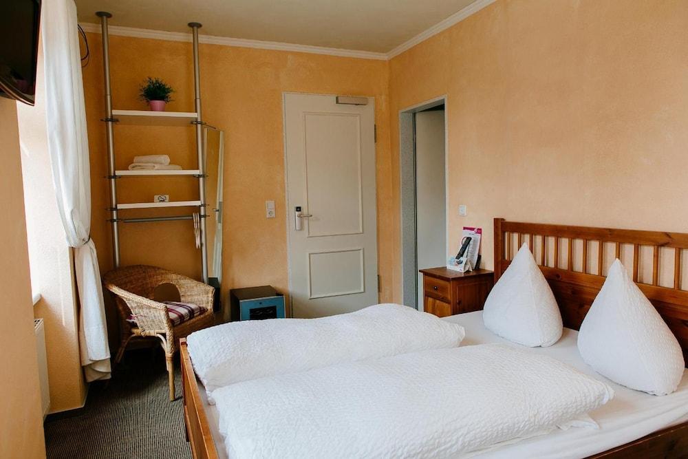 Landhotel Airport-Inn