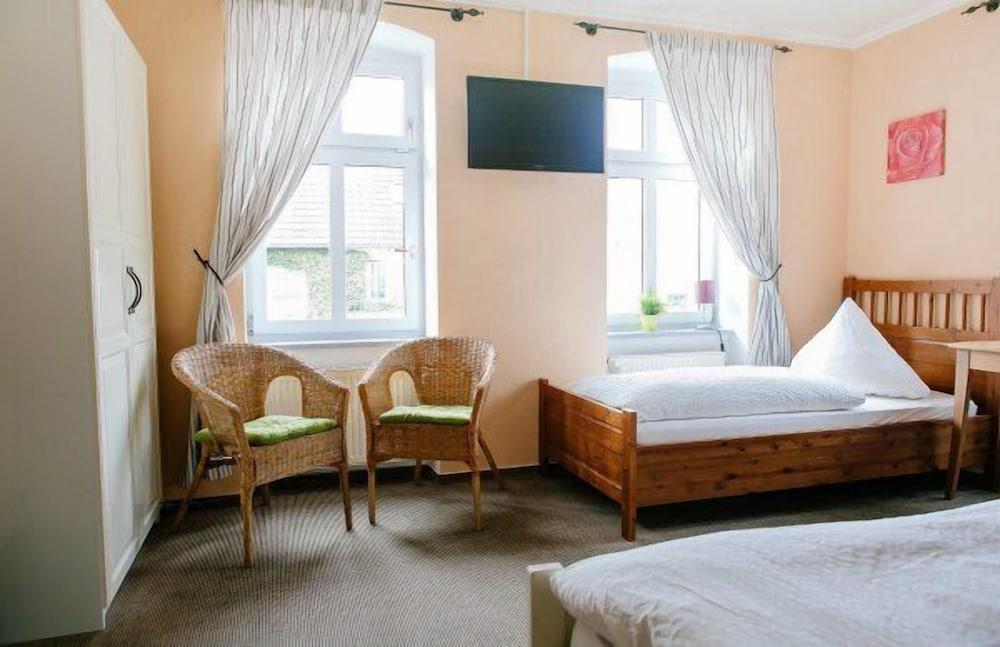 Landhotel Airport-Inn