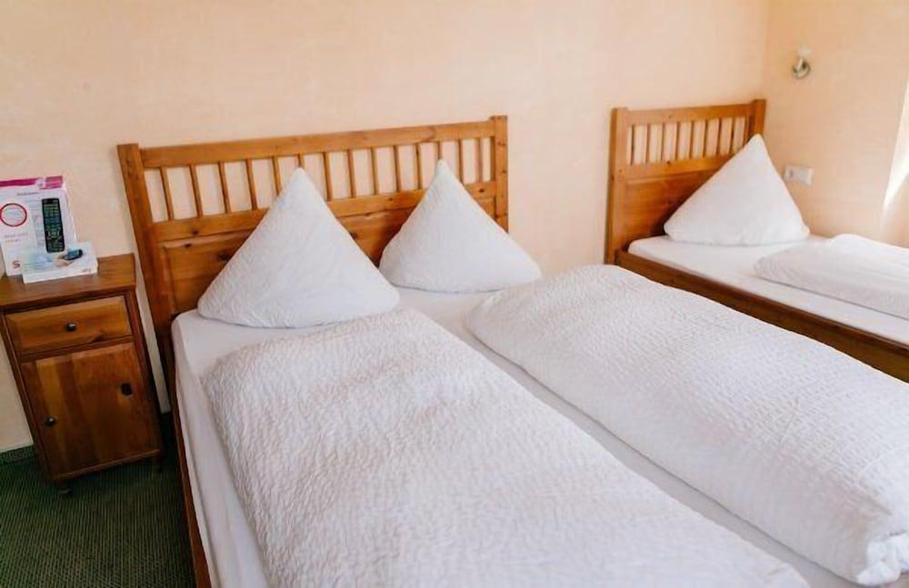 Landhotel Airport-Inn