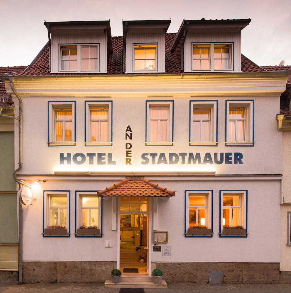 An der Stadtmauer