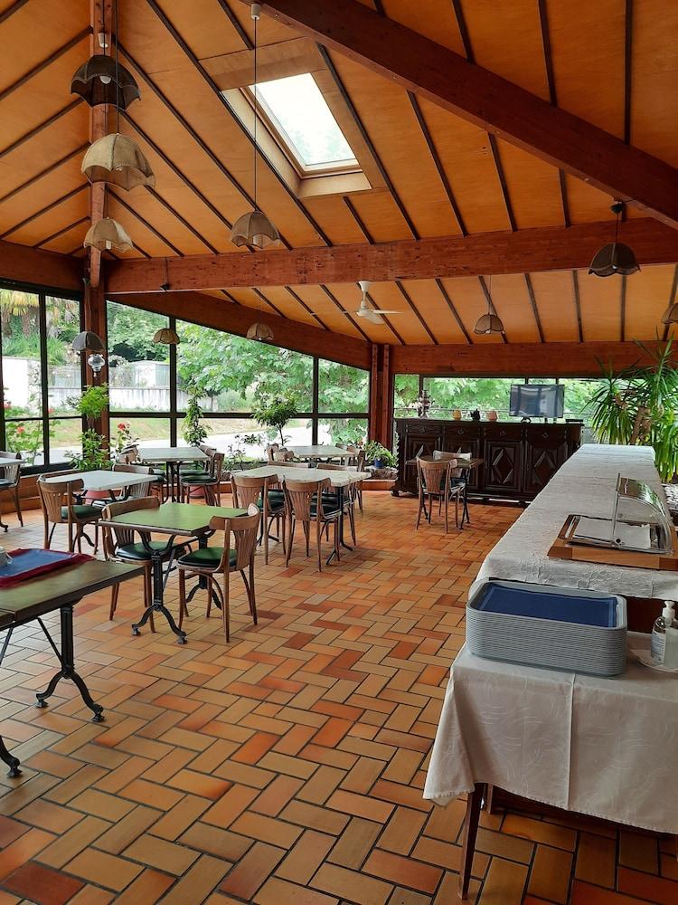 Hostellerie De La Roseraie