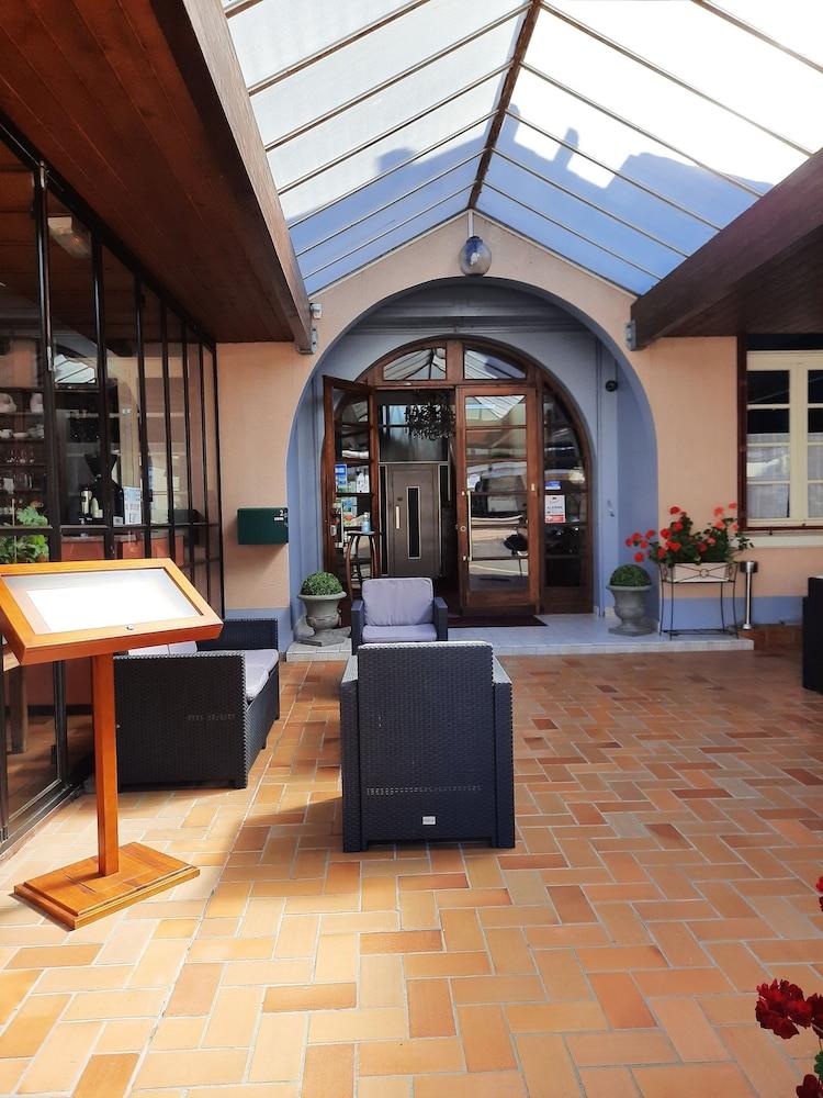 Hostellerie De La Roseraie