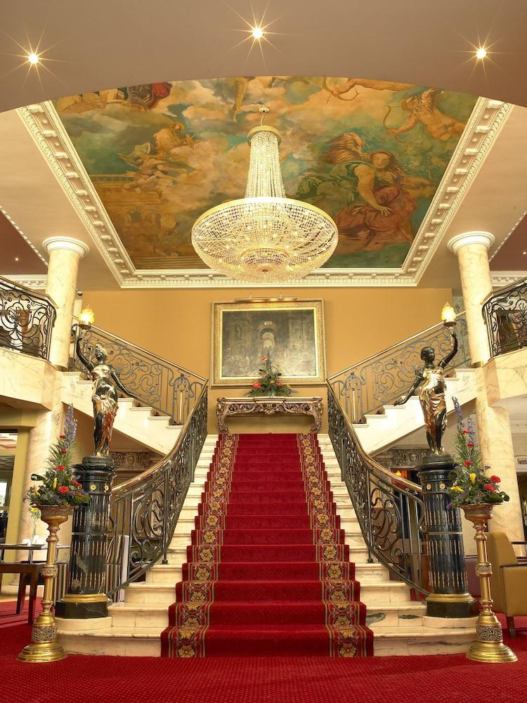 Bridge House Leisure Club & Spa