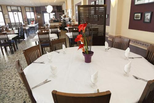 Hostal Fonda Montserrat