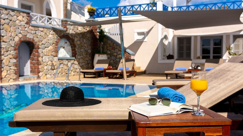 Hotel Thira