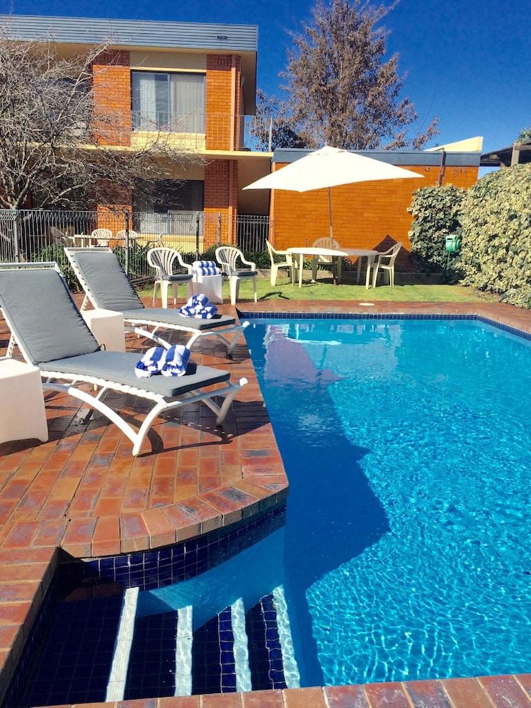Parkview Motor Inn