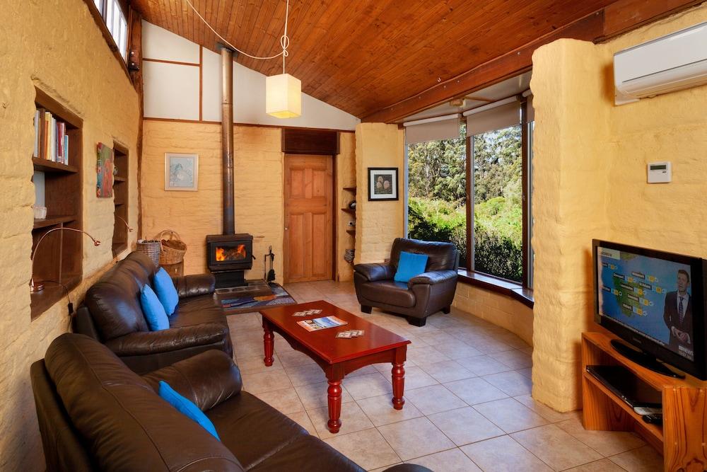 Bombina Cottages