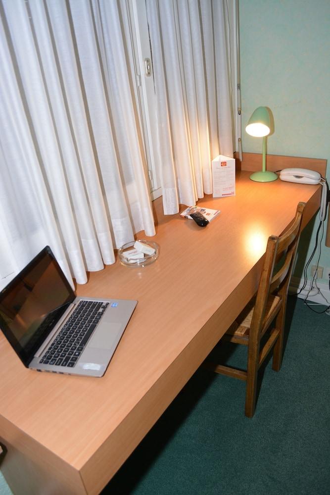 Hotel Le Lyon Bron