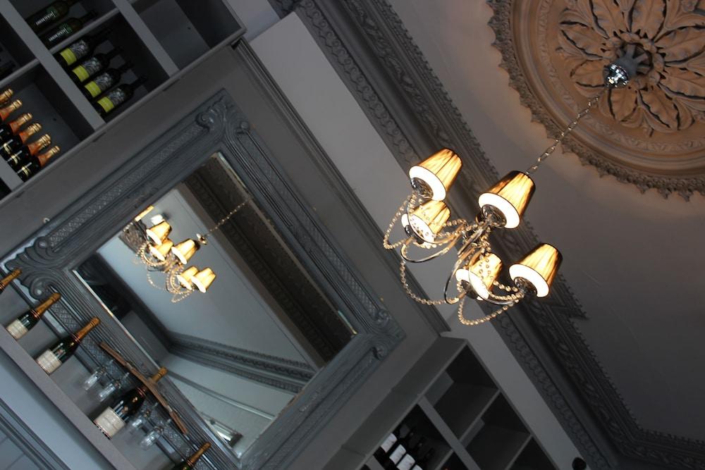 The Coquetvale Hotel