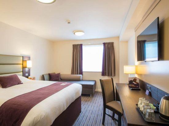 Premier Inn Lichfield City Centre