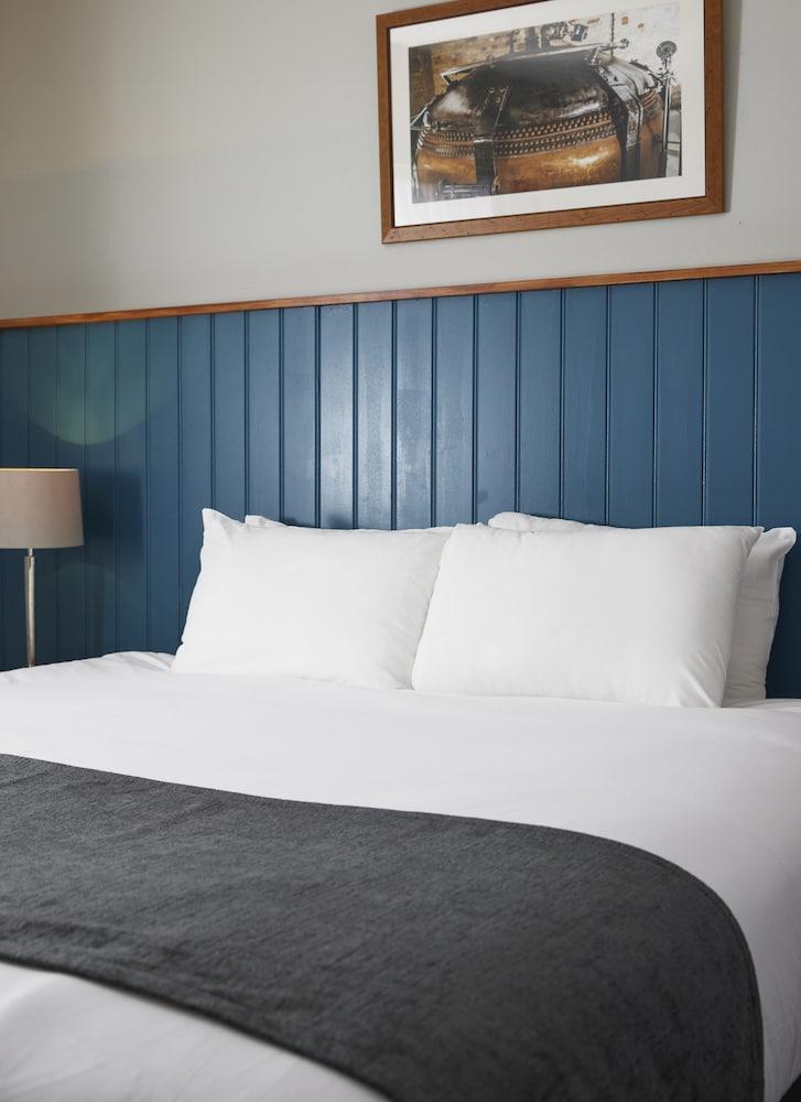 Longshoot Hotel