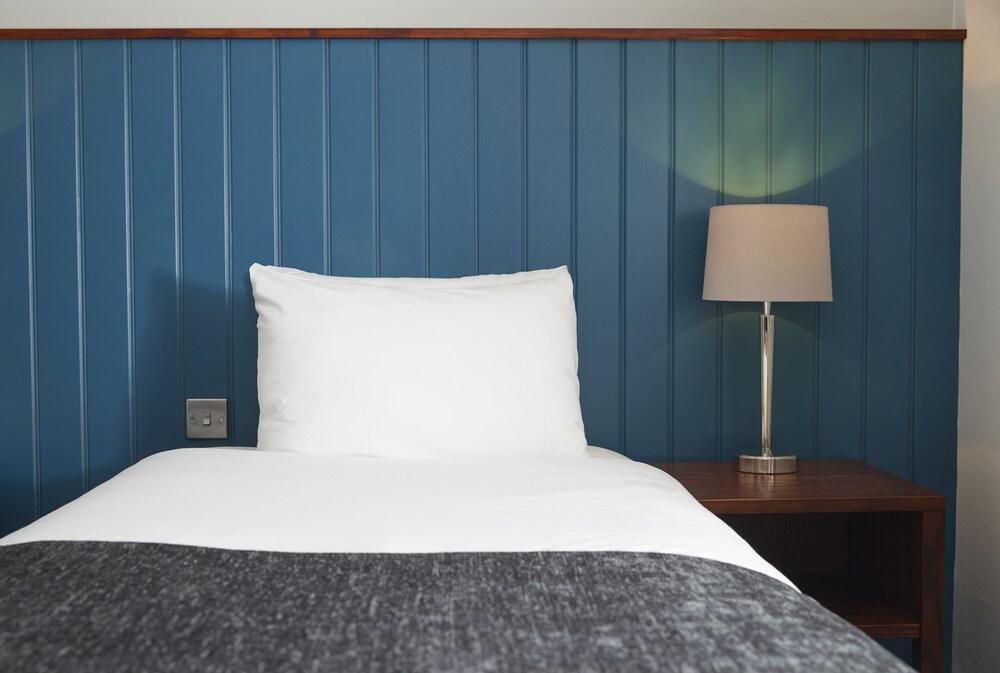 Longshoot Hotel