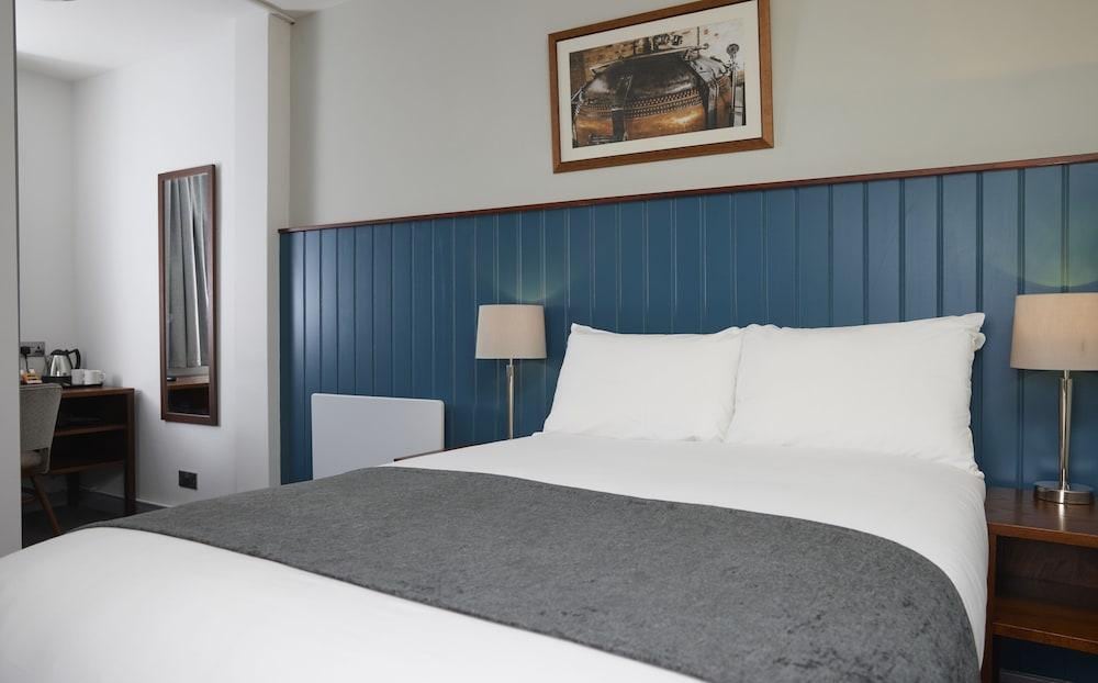 Longshoot Hotel