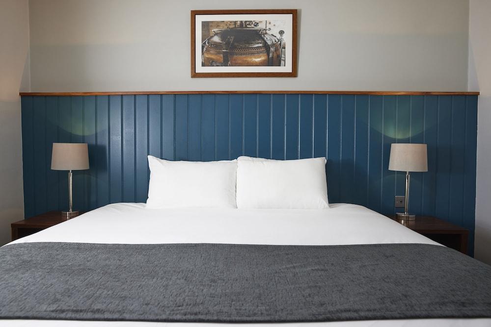 Longshoot Hotel