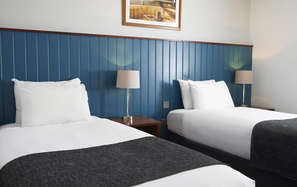 Longshoot Hotel