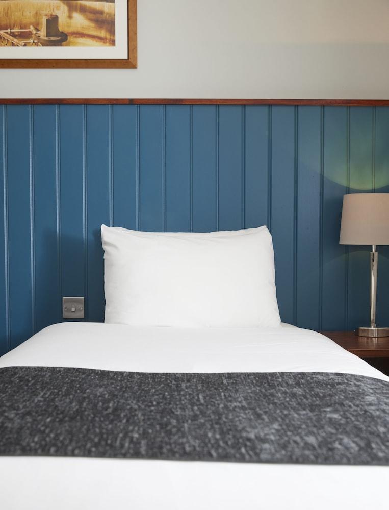 Longshoot Hotel