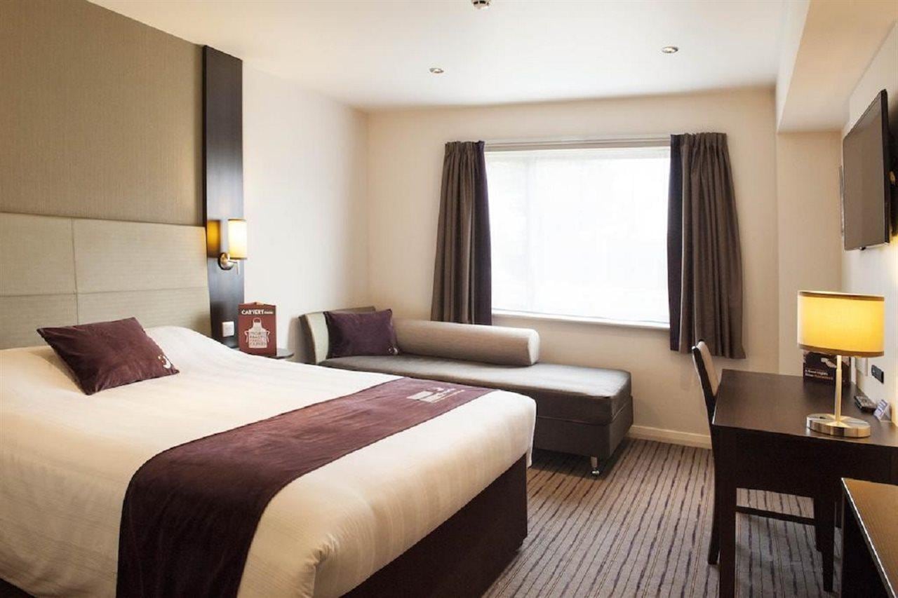 Premier Inn Woking Town Centre