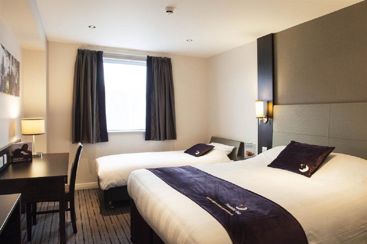 Premier Inn Woking Town Centre