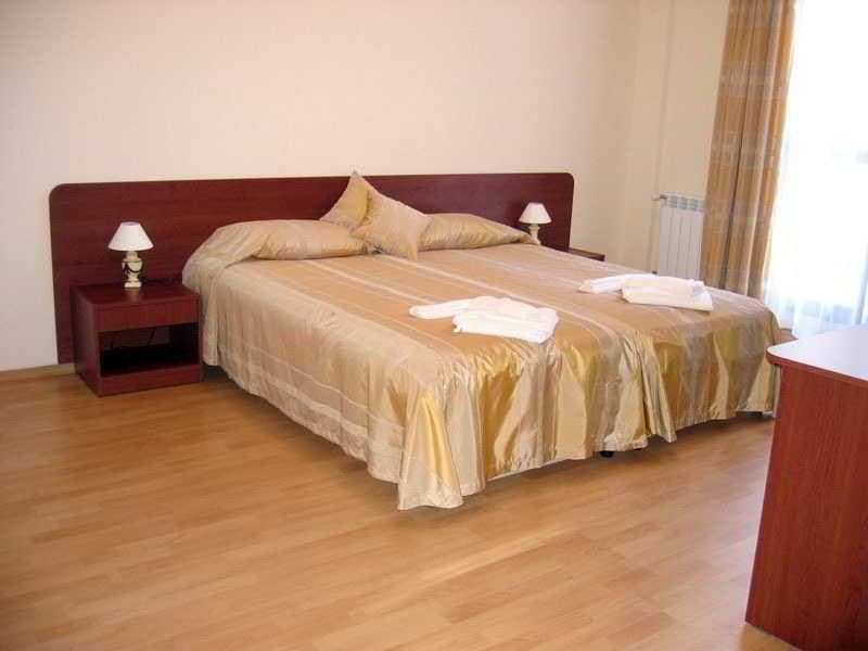 Flora Apartments by Persey Travel Agency