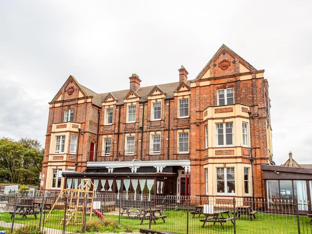 The Manor Hotel